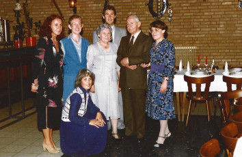 Jeanet en Sjeng Verbong met kinderen