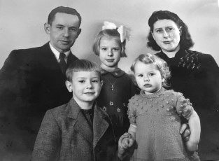 Moeder, pap, Els en Mariet (2)