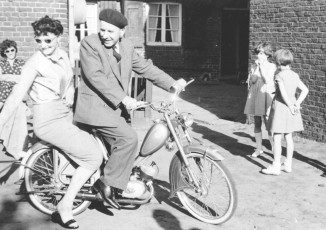 Sjraar en Tiny beej de sjmeed