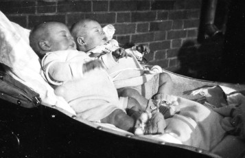 Tweeling Ome Sjraar en Tante Roos (2)